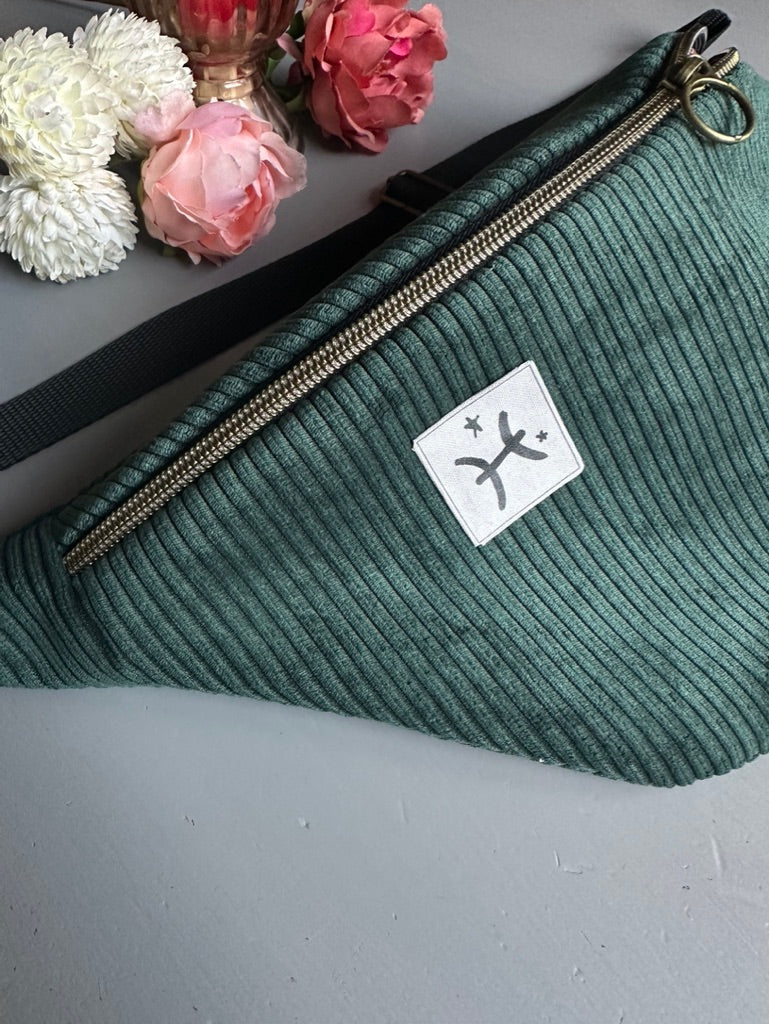 XL Personalisierte Bauchtasche Sternzeichen - Grüner Cord