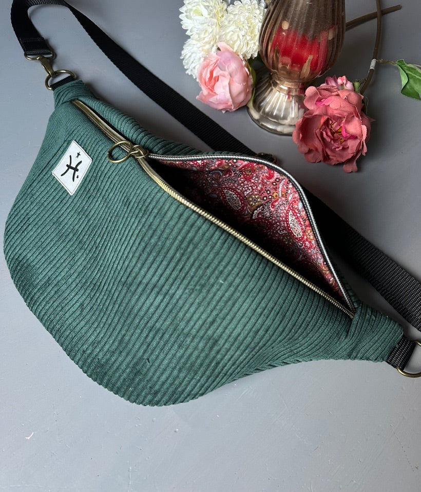 XL Personalisierte Bauchtasche Sternzeichen - Grüner Cord