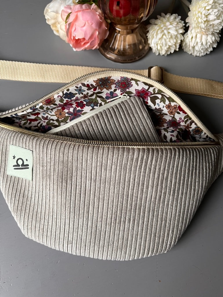 Personalisierte Bauchtasche Sternzeichen - Hellgrau Cord