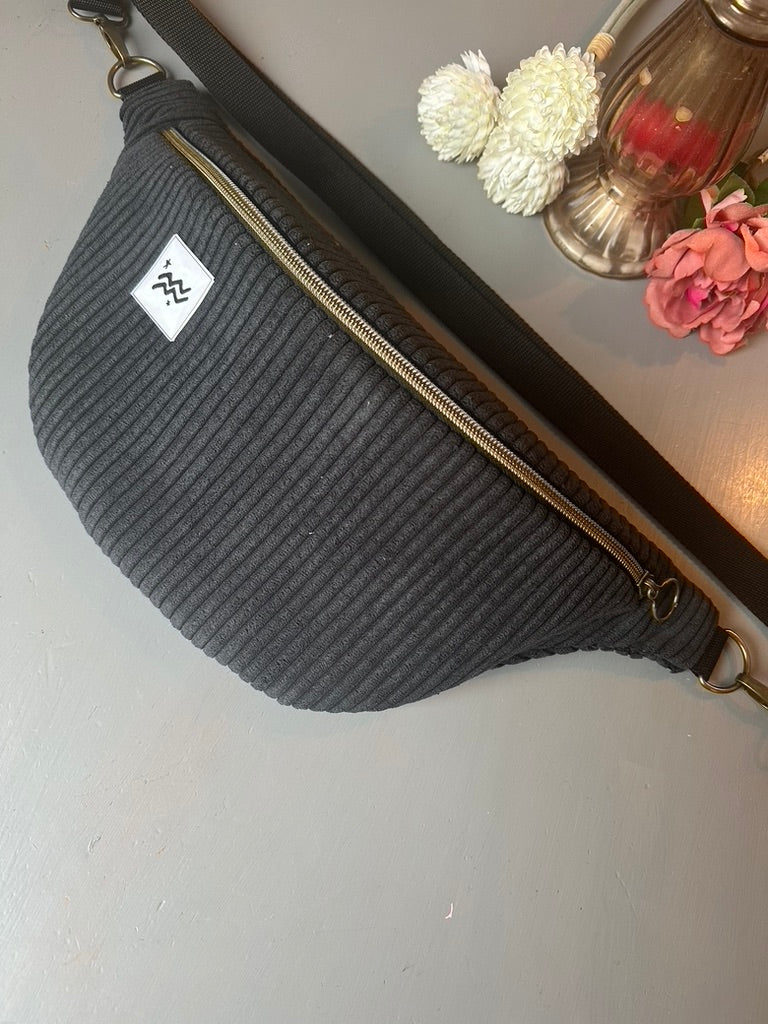 XL Personalisierte Bauchtasche Sternzeichen - Schwarzer Cord