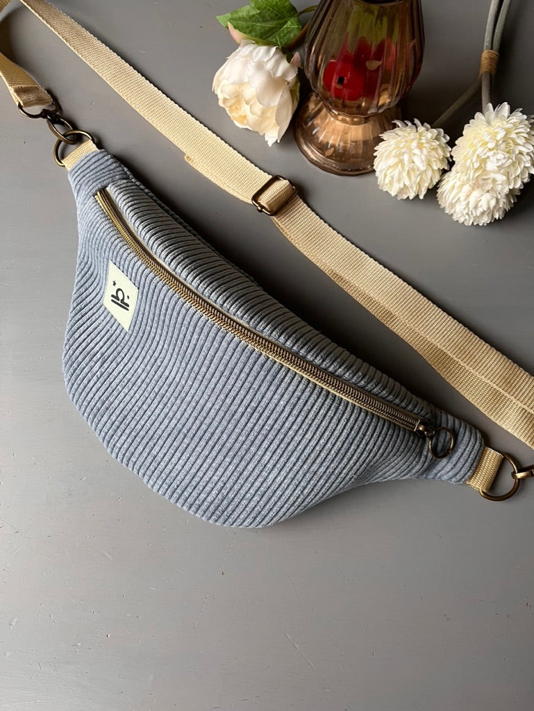 Bauchtasche Cord hellblau