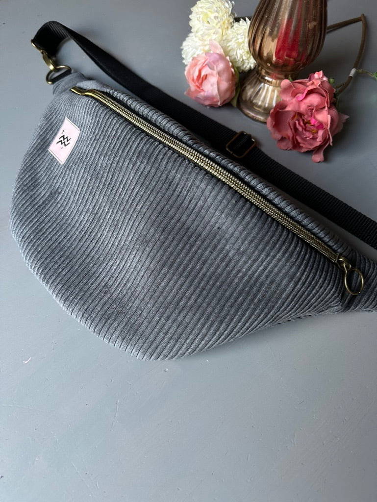 XL Personalisierte Bauchtasche Sternzeichen - Dunkelgrauer Cord