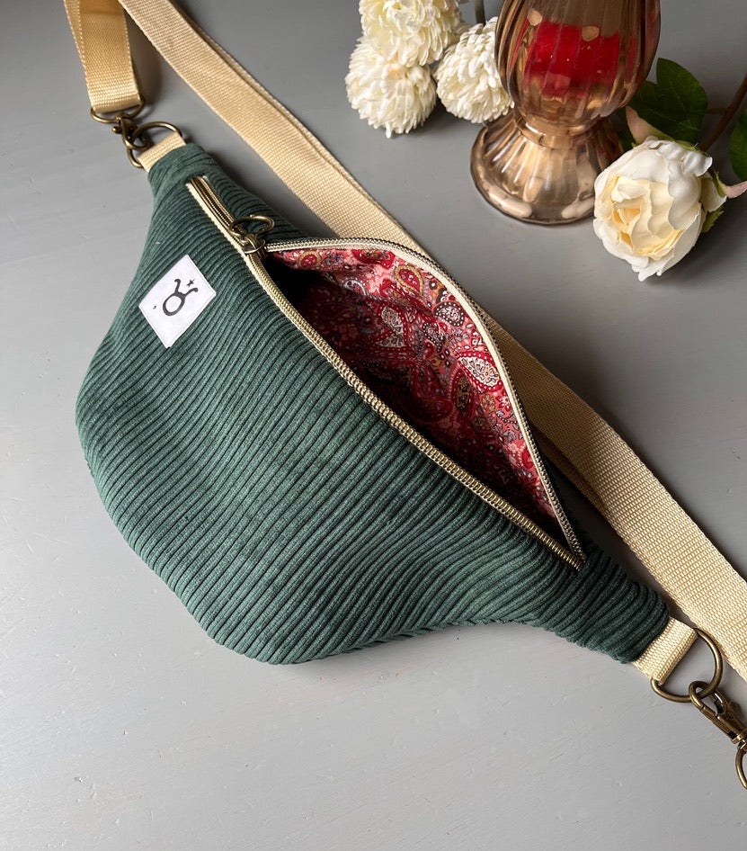 Personalisierte Bauchtasche Sternzeichen - Dunkelgrüner Cord / Creme