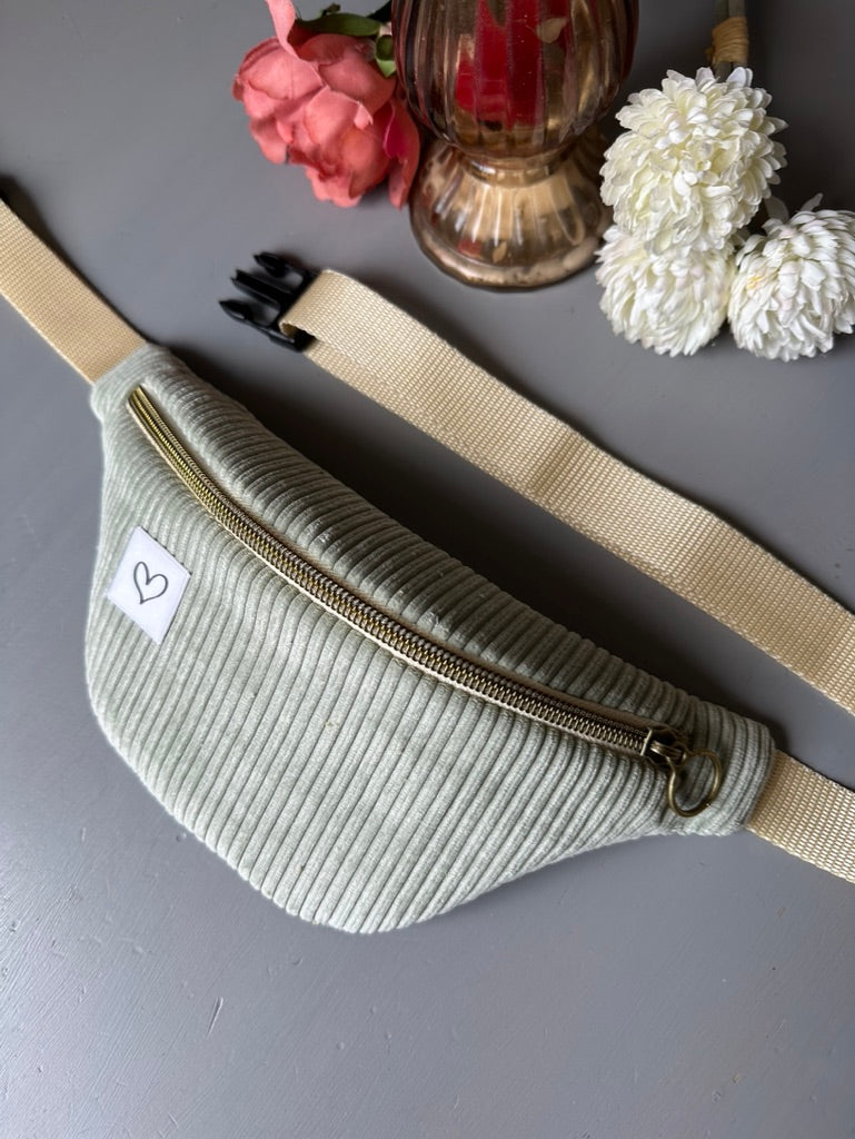 Personalisierte Kinderbauchtasche/ Minibauchtasche Mint