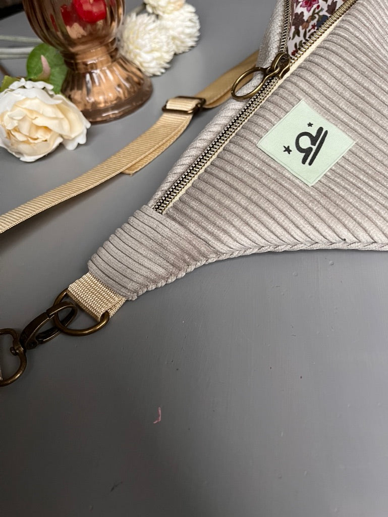 Bauchtasche Hellgrau