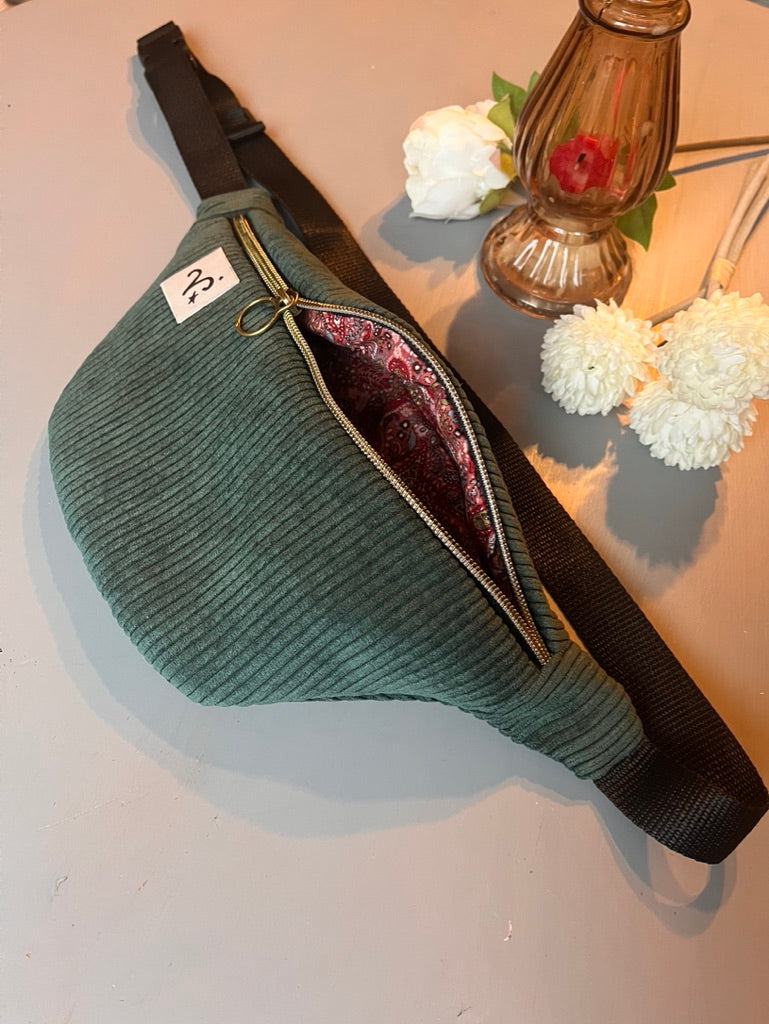 Personalisierte Bauchtasche Sternzeichen -  Grüner Cord