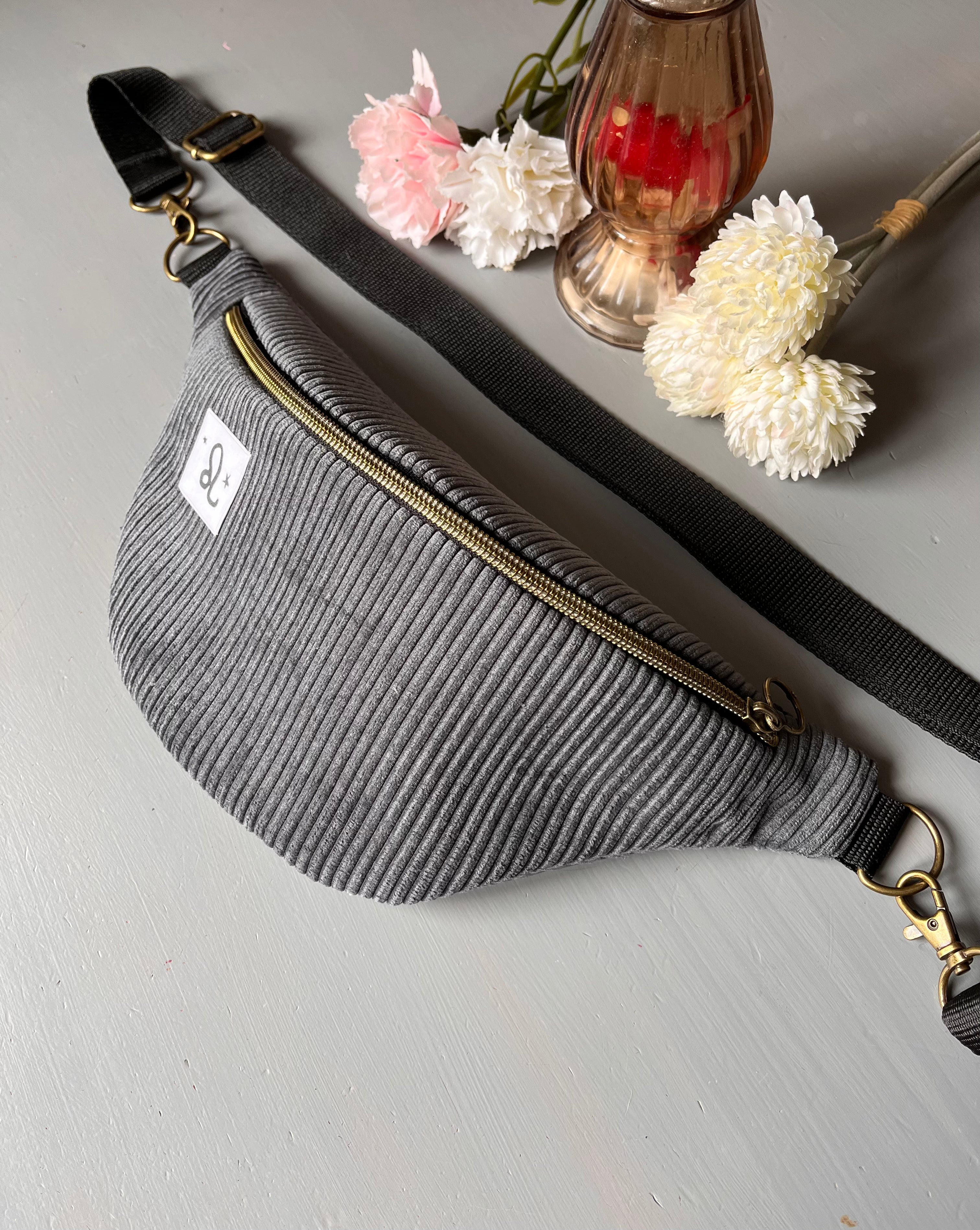 Personalisierte Bauchtasche Sternzeichen - Dunkelgrauer Cord
