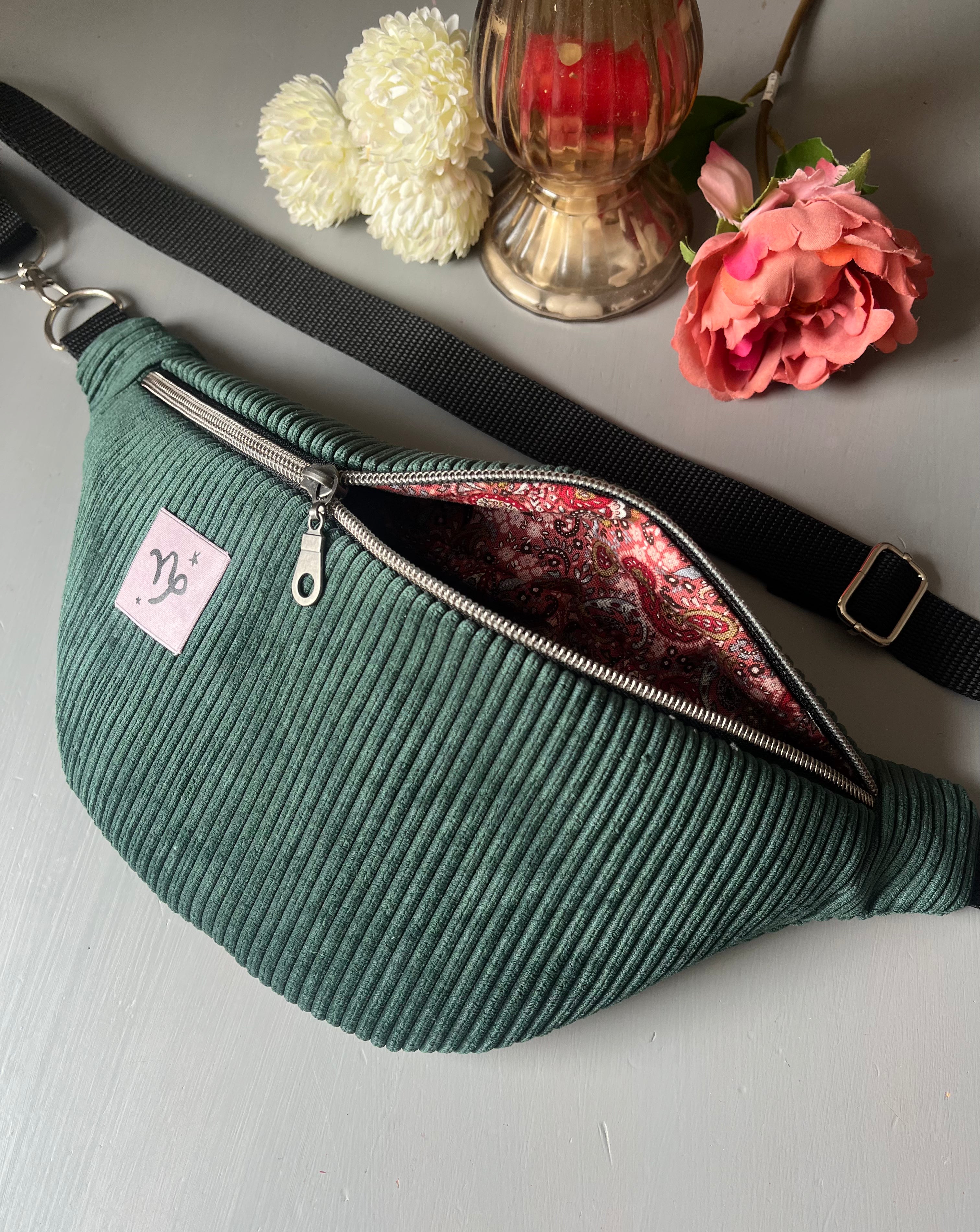 Personalisierte Bauchtasche Sternzeichen - Dunkelgrüner Cord / Silber