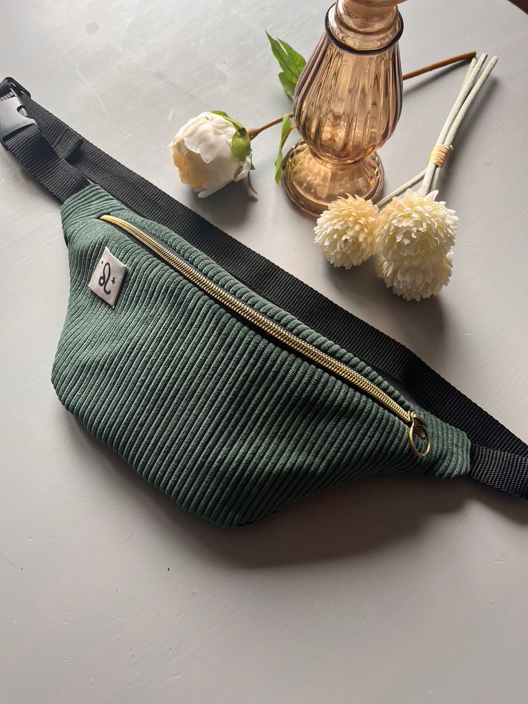 Personalisierte Bauchtasche Sternzeichen -  Grüner Cord