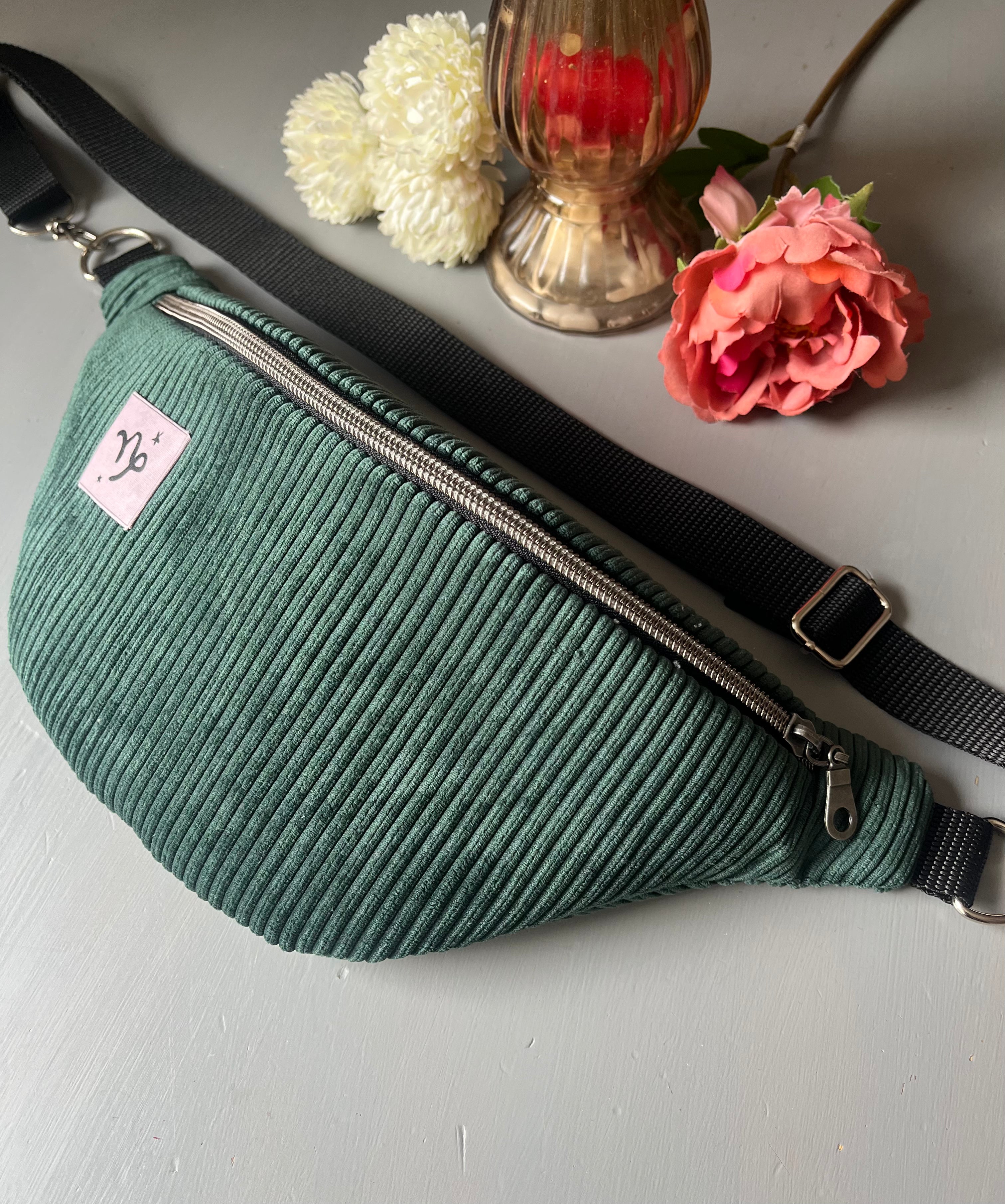 Personalisierte Bauchtasche Sternzeichen - Dunkelgrüner Cord / Silber