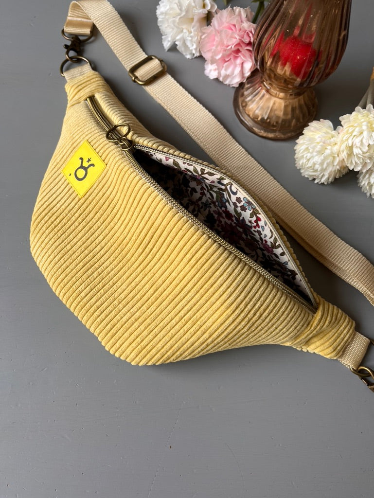 Personalisierte Bauchtasche Sternzeichen - Gelber Cord