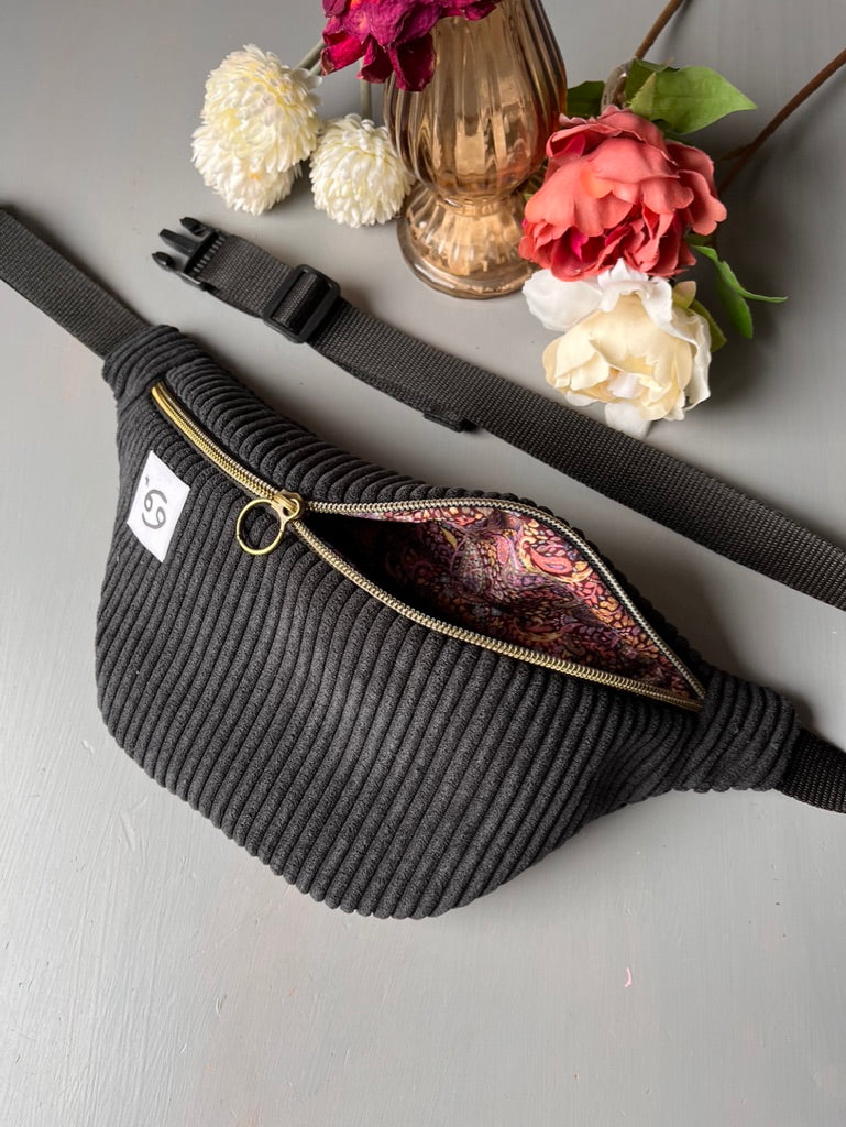 Personalisierte Bauchtasche Sternzeichen - Schwarzer Cord