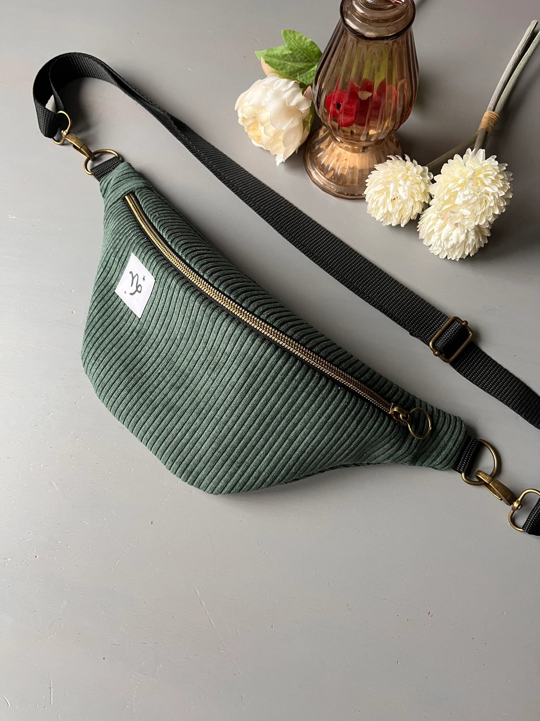 Personalisierte Bauchtasche Sternzeichen - Grüner Cord