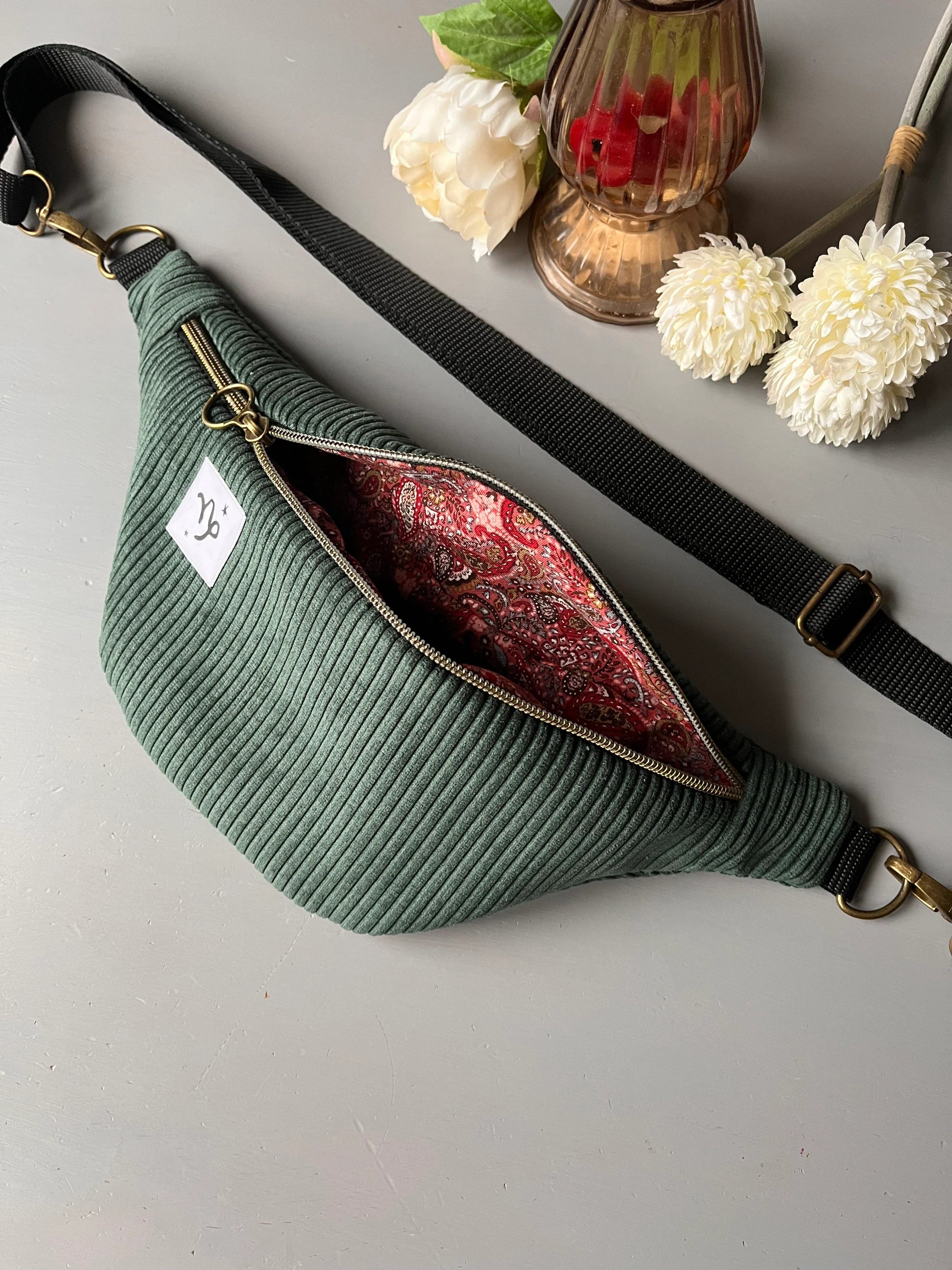 Personalisierte Bauchtasche Sternzeichen - Grüner Cord